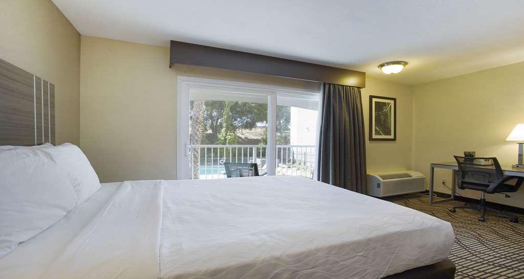 Surestay By Western North Hotel 3*