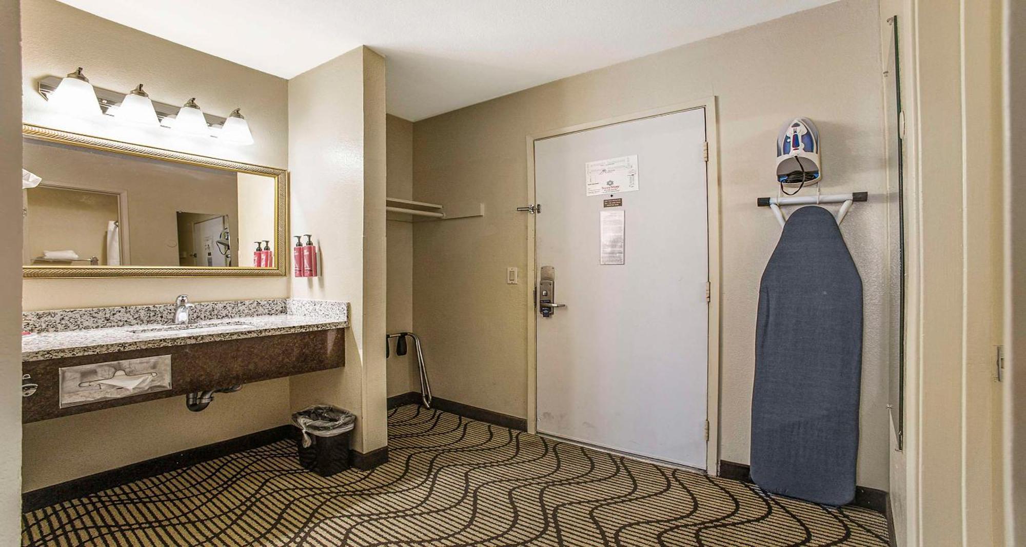 Hotel Surestay By Western North 3*